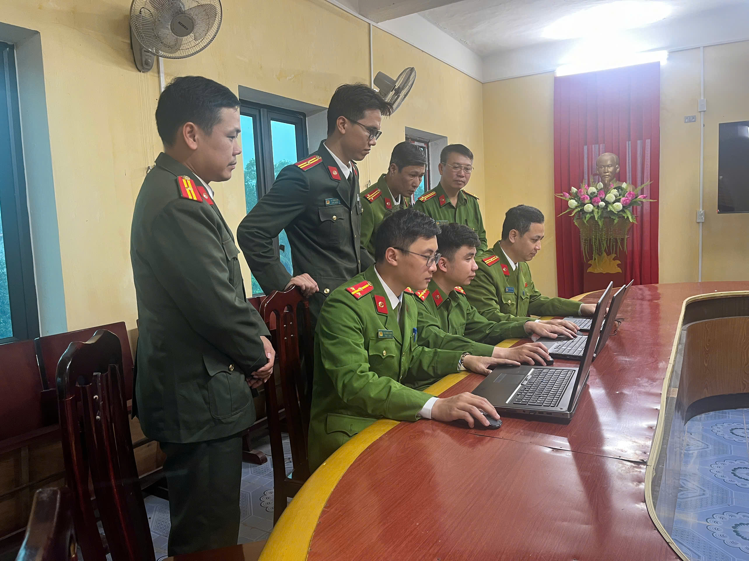 Công an xã Bình Nguyên: Tích cực tham gia hưởng ứng Cuộc thi trực tuyến “Tìm hiểu pháp luật về bầu cử đại biểu Quốc hội và đại biểu Hội đồng nhân dân”