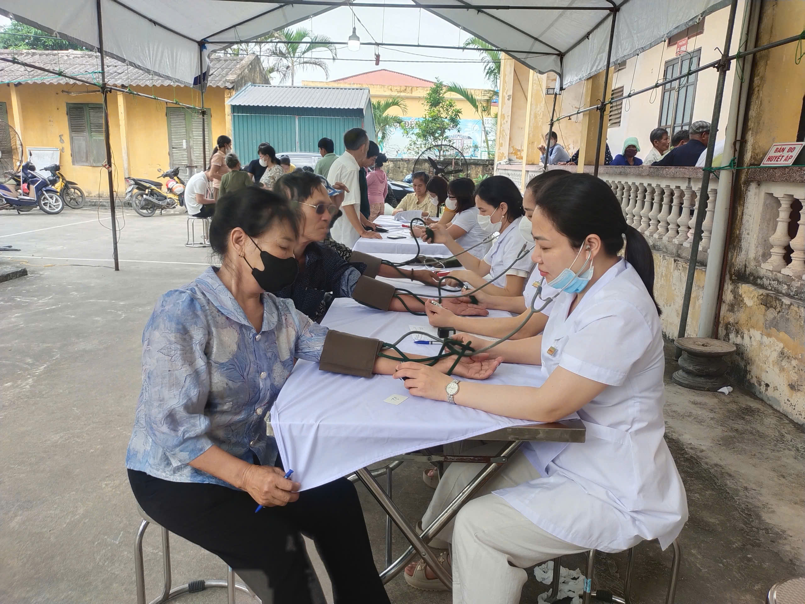 Khám sức khỏe định kỳ toàn dân: Bước tiến quan trọng trong chăm sóc sức khỏe ban đầu